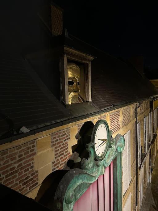Superbe T2 A 200M De La Place Ducale Charleville-Mézières Exterior foto
