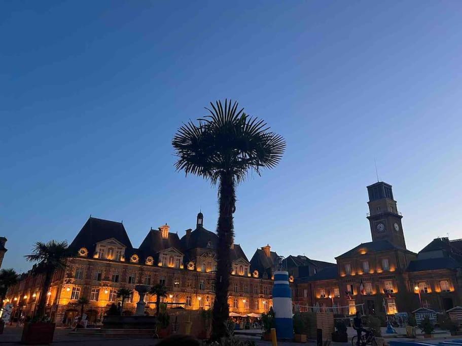 Superbe T2 A 200M De La Place Ducale Charleville-Mézières Exterior foto